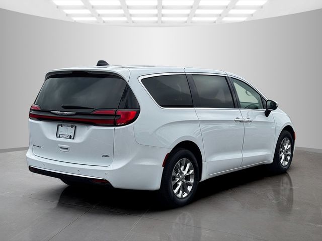 Used 2023 Chrysler Pacifica - photo 9
