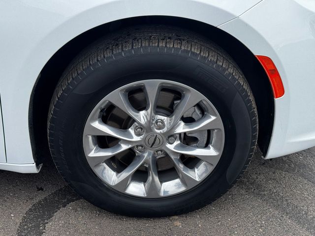 Used 2023 Chrysler Pacifica - photo 11