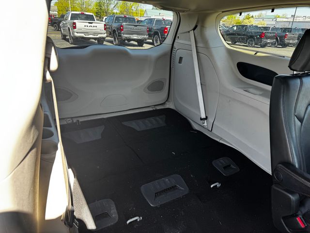 Used 2017 Chrysler Pacifica - photo 17