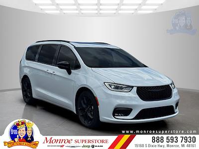 2025 Chrysler Pacifica FWD Minivan for sale #M515385R - photo 1