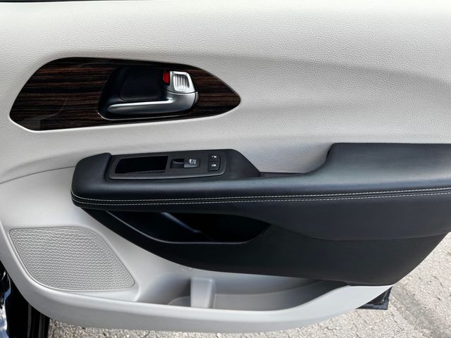 Used 2023 Chrysler Pacifica - photo 15