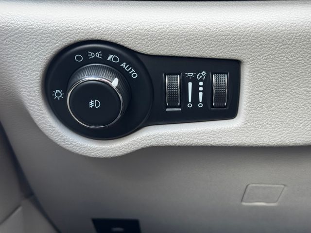 Used 2023 Chrysler Pacifica - photo 27