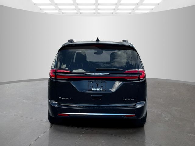 Used 2023 Chrysler Pacifica - photo 8