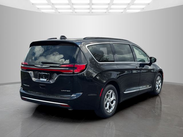 Used 2023 Chrysler Pacifica - photo 9