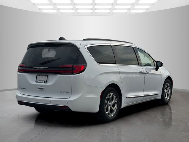 Used 2023 Chrysler Pacifica - photo 9