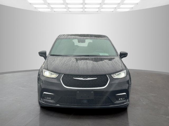Used 2025 Chrysler Pacifica - photo 2