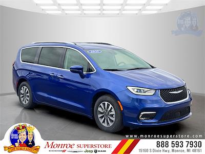 Used 2021 Chrysler Pacifica Touring L Minivan for sale #M590067R - photo 1