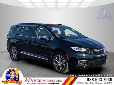 2025 Chrysler Pacifica AWD Minivan for sale #M595884P - photo 1