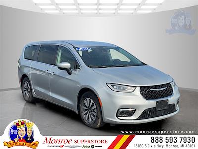 2023 Chrysler Pacifica FWD Minivan for sale #M599182M - photo 1