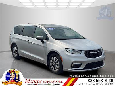 2023 Chrysler Pacifica FWD Minivan for sale #M618065M - photo 1