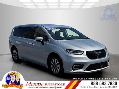 2023 Chrysler Pacifica FWD Minivan for sale #M626137M - photo 1
