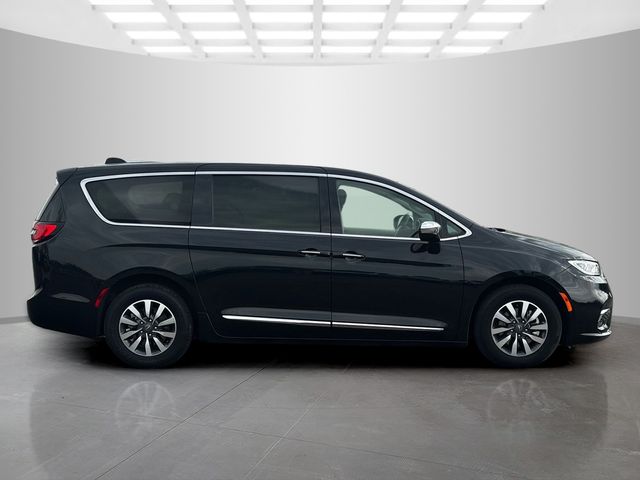 Used 2023 Chrysler Pacifica - photo 10