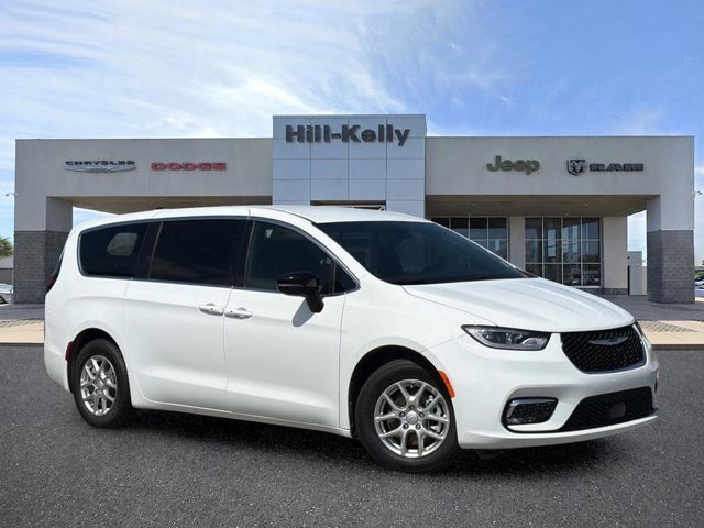 Used 2025 Chrysler Pacifica - photo 1