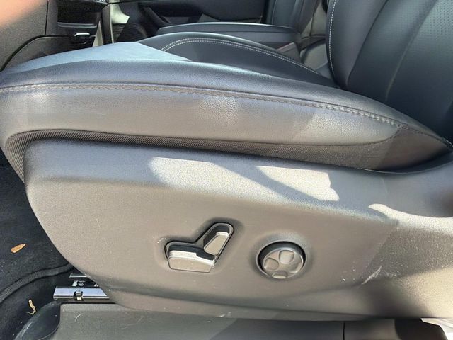 Used 2025 Chrysler Pacifica - photo 16