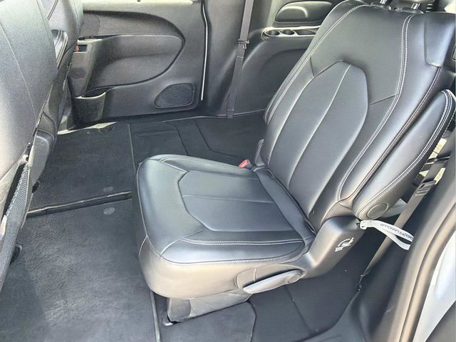 Used 2025 Chrysler Pacifica - photo 17