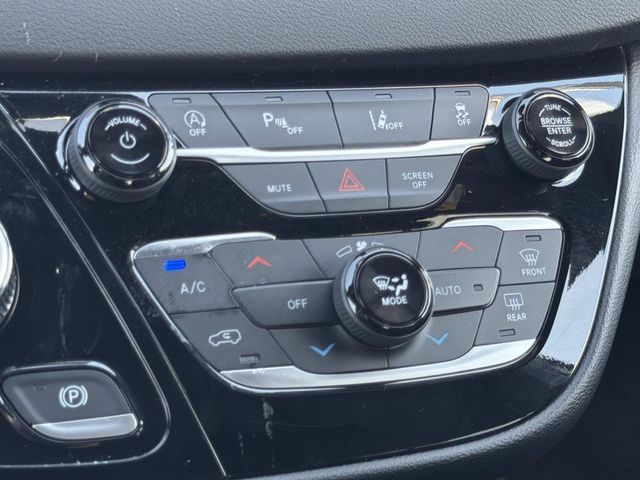 Used 2025 Chrysler Pacifica - photo 22