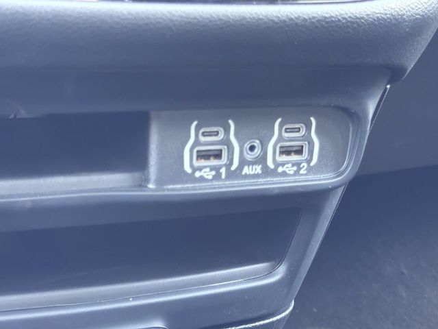 Used 2025 Chrysler Pacifica - photo 27
