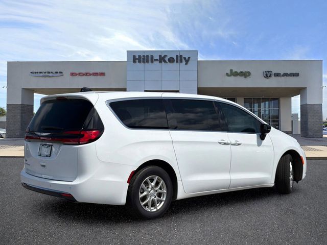 Used 2025 Chrysler Pacifica - photo 8
