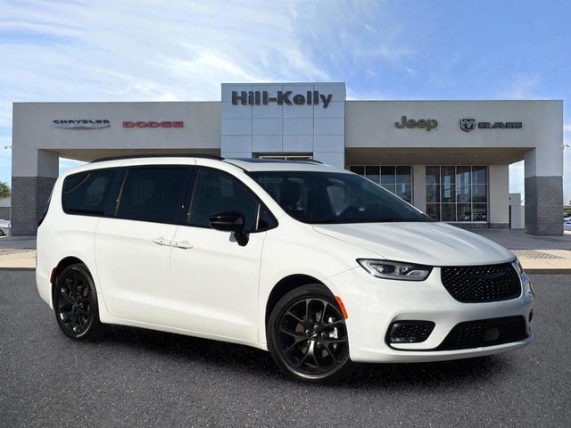 Used 2024 Chrysler Pacifica - photo 1