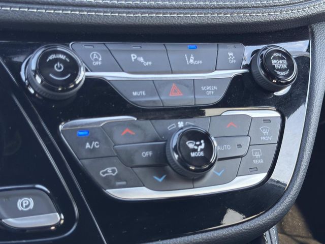 Used 2024 Chrysler Pacifica - photo 25