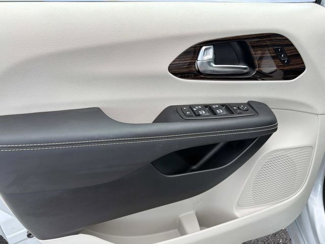 Used 2024 Chrysler Pacifica - photo 13
