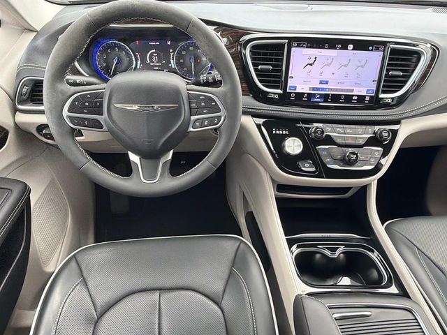 Used 2024 Chrysler Pacifica - photo 18