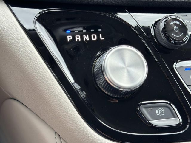 Used 2024 Chrysler Pacifica - photo 24