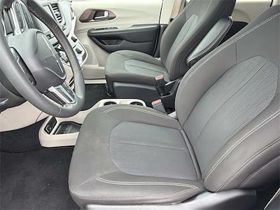 Used 2023 Chrysler Voyager - photo 1