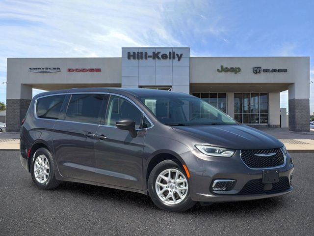 Used 2023 Chrysler Pacifica - photo 1