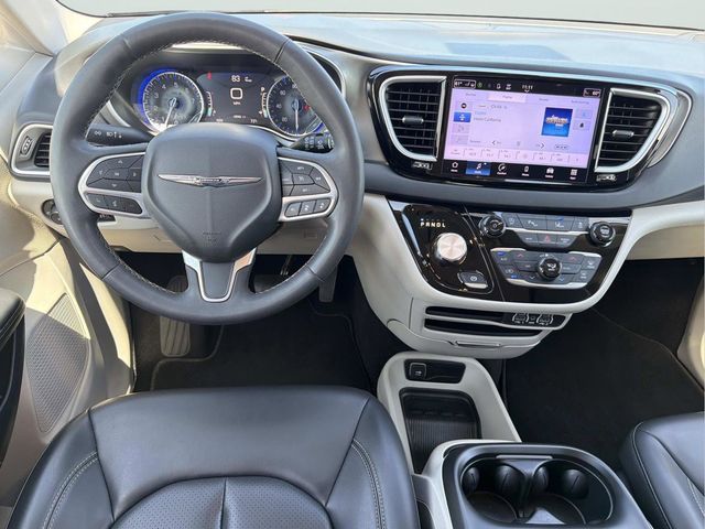 Used 2023 Chrysler Pacifica - photo 19