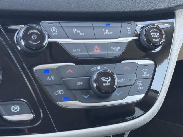 Used 2023 Chrysler Pacifica - photo 23