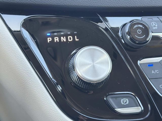 Used 2023 Chrysler Pacifica - photo 24
