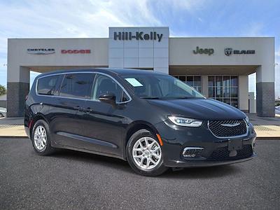 Used 2023 Chrysler Pacifica - photo 1