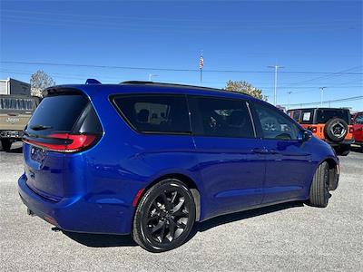 Used 2021 Chrysler Pacifica Touring L Minivan for sale #T760191 - photo 2