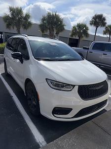 Used 2024 Chrysler Pacifica Touring L Minivan for sale #T760461 - photo 2