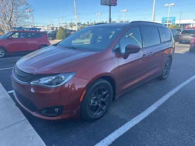 Used 2018 Chrysler Pacifica Touring L Minivan for sale #T762151 - photo 1