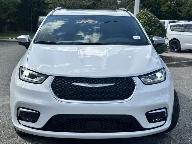 Used 2026 Chrysler Pacifica - photo 2