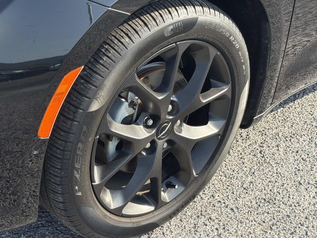 Used 2023 Chrysler Pacifica - photo 5