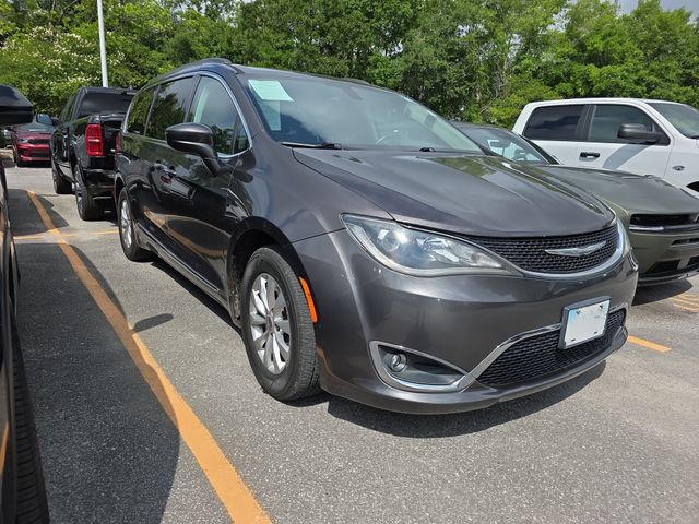Used 2017 Chrysler Pacifica - photo 1