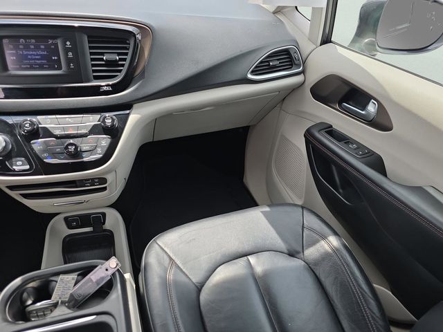 Used 2017 Chrysler Pacifica - photo 17