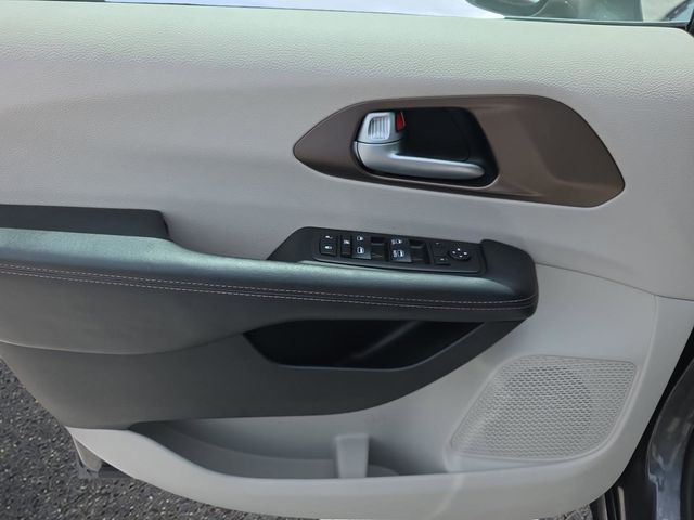 Used 2017 Chrysler Pacifica - photo 18