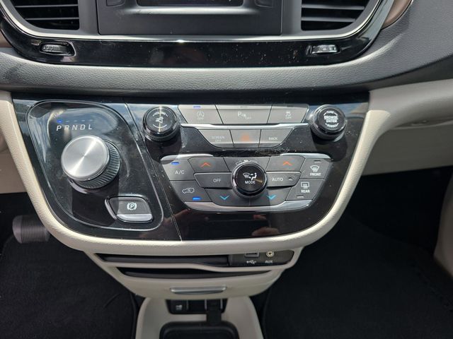 Used 2017 Chrysler Pacifica - photo 25