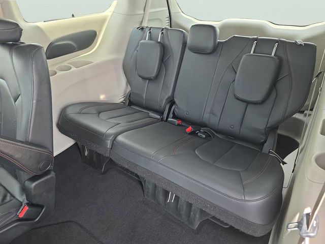 Used 2017 Chrysler Pacifica - photo 31