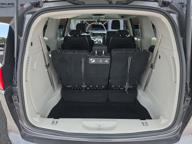 Used 2017 Chrysler Pacifica - photo 32