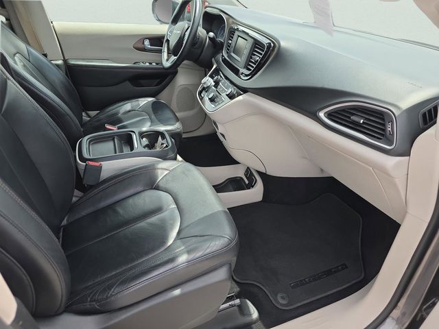 Used 2017 Chrysler Pacifica - photo 34