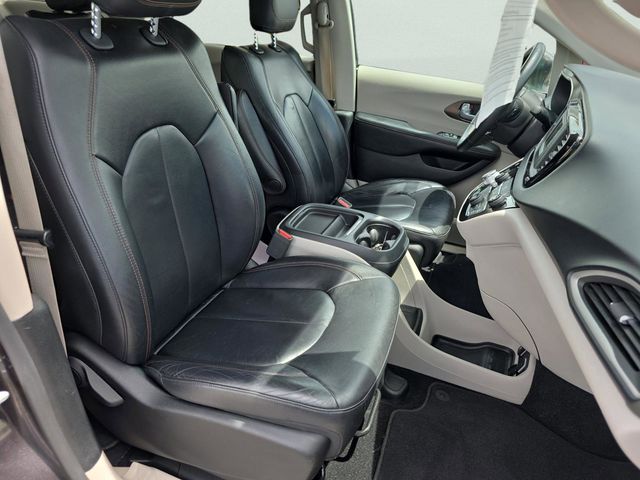 Used 2017 Chrysler Pacifica - photo 35