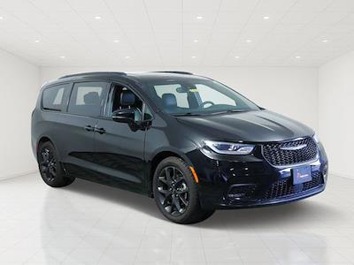 2025 Chrysler Pacifica FWD Minivan for sale #D14664Y - photo 1
