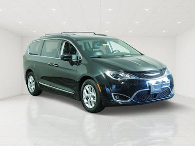 2017 Chrysler Pacifica FWD Minivan for sale #RD9988A - photo 1