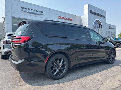 Used 2023 Chrysler Pacifica Limited Minivan for sale #JL60623A - photo 2