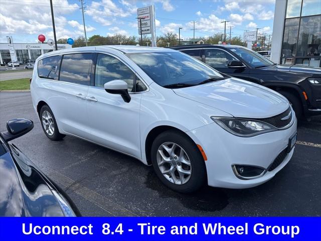 Used 2017 Chrysler Pacifica - photo 1